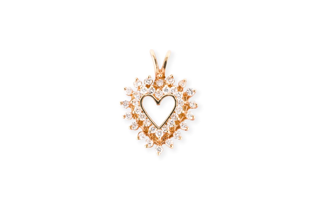 HERZ BRILLANT ANHAENGER: HERZ BRILLANT ANHAENGER GG 585. Masse: ca. 21,2 x 15,2 mm. Ges.-Gew.: ca. 2,1 g. Herzanhaenger, besetzt mit Brillanten zus. ca. 0.36 ct.
