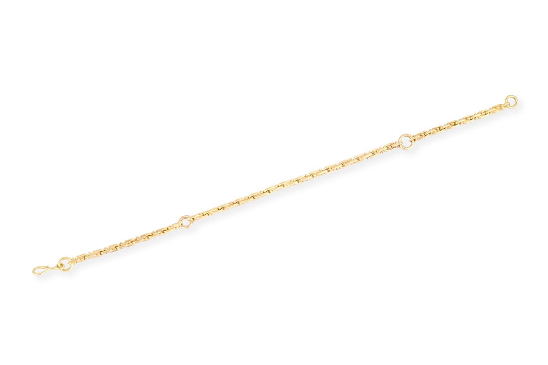 FEINES GOLDARMBAND: FEINES GOLDARMBAND GG 585 (getestet). Masse: L.: ca. 17,5 cm. Staerke: ca. 2,5 mm. Ges.-Gew.: ca. 6,8 g. Feines Armband mit Zwischenoesen. Hakenverschluss.