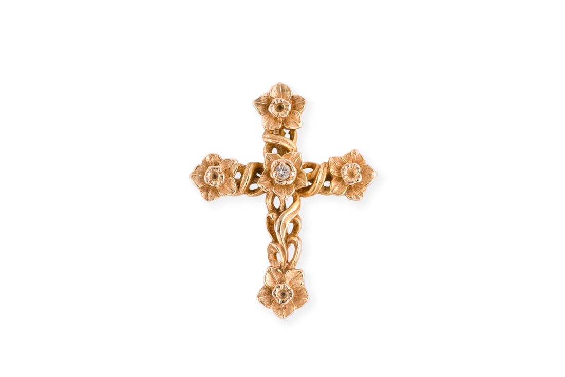 FLORALER KREUZ ANHAENGER: FLORALER KREUZ ANHAENGER GG 585. Masse: ca. 30,0 x 23,8 mm. Ges.-Gew.: ca. 3,6 g. Floraler Kreuzanhaenger