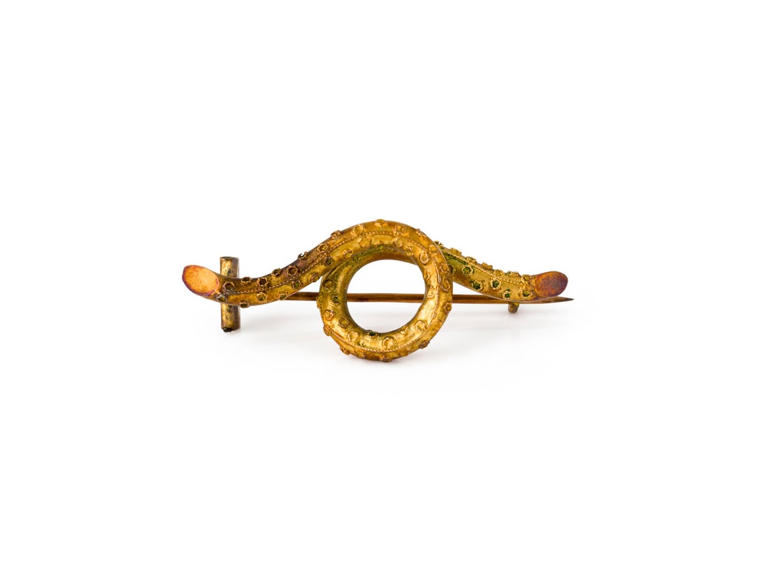 GOLD BROSCHE 19. JH.: GOLD BROSCHE 19. JH. GG 585 (getestet). Masse: ca. 34,7 mm x 12,5 mm. Ges.-Gew.: ca. 2,2 g. Schlingenfoermige Brosche.