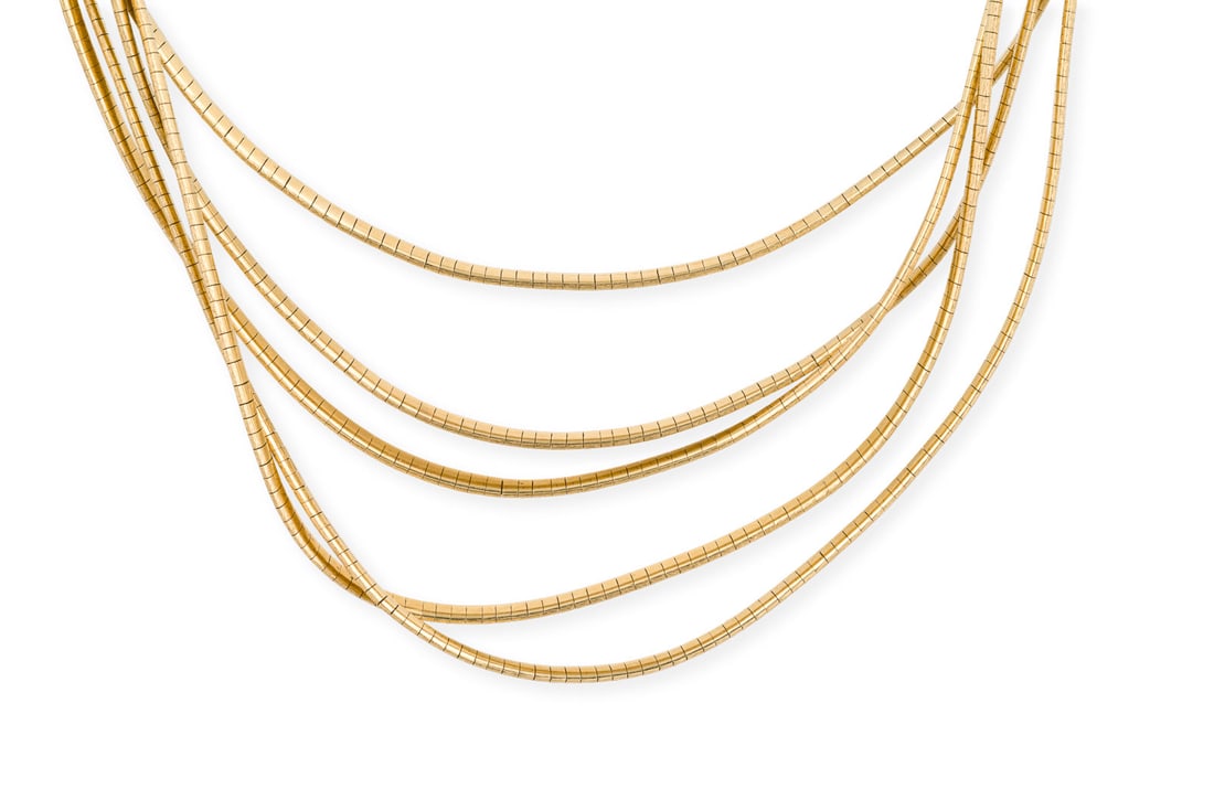 MEHRSTRAENGIGES MATTIERTES COLLIER: MEHRSTRAENGIGES MATTIERTES COLLIER GG 585. L.: ca. 45,0 cm. Ges.-Gew.: ca. 98,0 g. 5-Staengiges, mattiertes Collier. Kastenschloss mit doppelter Sicherheitsacht. Min ber.