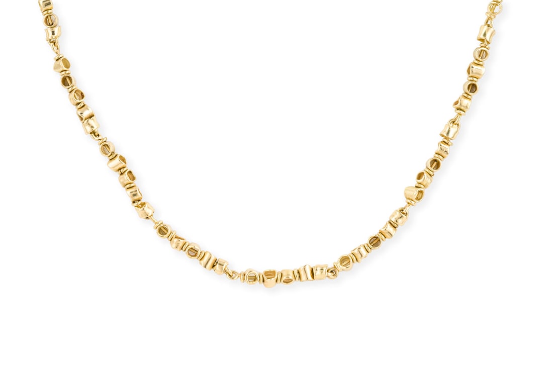 COLLIER AUS RINGELEMENTEN: COLLIER AUS RINGELEMENTEN GG 585 (getestet). L.: ca. 83,0 cm. Staerke: ca. 2,7 mm. Ges.-Gew.: ca. 40,6 g. Collier aus Ringelementen.
