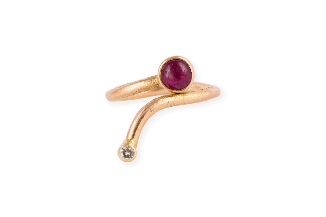 AUSGESFALLENER RUBIN RING (1 of 1)