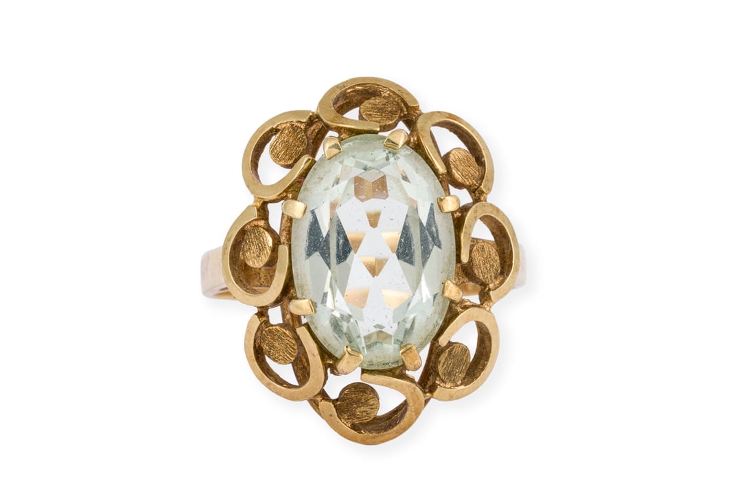 AQUAMARIN COCKTAIL RING: AQUAMARIN COCKTAIL RING GG 585. Ringmass: ca. 56. Ringkopfmasse: ca. 20,9 x 16,9 mm. Ges.-Gew.: ca. 4,8 g. Ring, besetzt mit einem oval facettierten Aquamarin von ca. 3.15 ct.