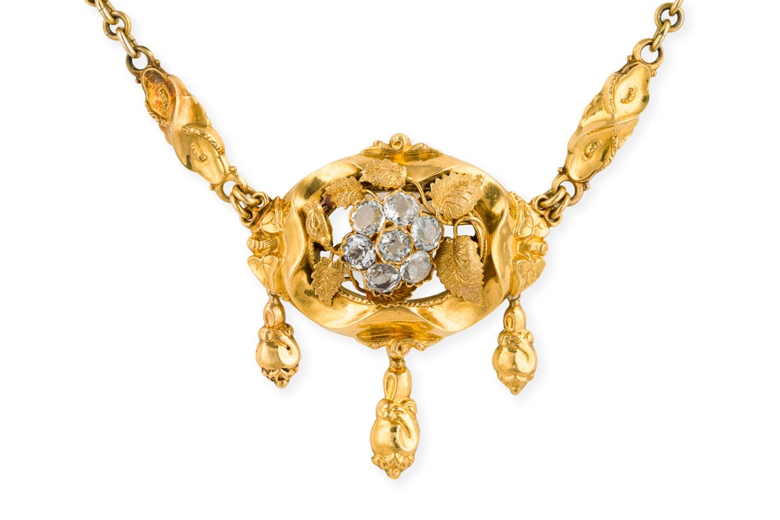 ROMANTISCHES SCHAUMGOLD COLLIER 19. JH.: ROMANTISCHES SCHAUMGOLD COLLIER 19. JH. GG 333/585. L.: ca. 46,0-69,0 cm. Ges.-Gew.: ca. 19,4 g. Collier, mit nachtraeglich angebrachten Verlaengerungsgliedern. Verziert mit Botanisch inspirierten