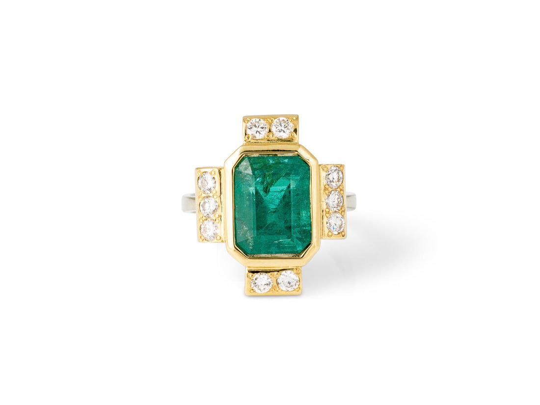 SMARAGD BRILLANT RING: SMARAGD BRILLANT RING GG 750. Ringmass: ca. 55. Ges.-Gew.: ca. 8,9 g. Ring mit einem zentralen Smaragd von ca. 2.78 ct., sowie Brillanten zus. ca. 0.30 ct. I-J/VS-SI.