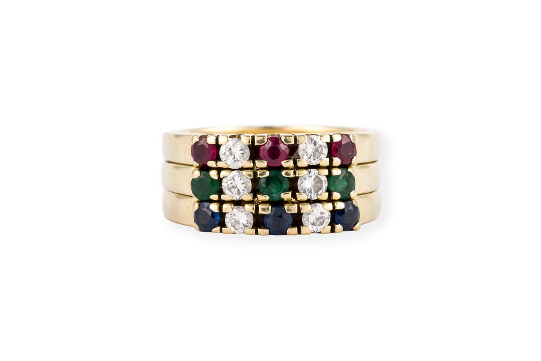 SET AUS DREI VORSTECK RINGE: SET AUS DREI VORSTECK RINGE GG 585. Ringmass: ca. 52. Ringbreite: je ca. 2,7 mm. Ges.-Gew.: ca. 7,7 g. Drei Ringen, besetzt mit Saphiren, Rubinen, Smaragde und Brillanten je Ring ca. 0.12 ct.