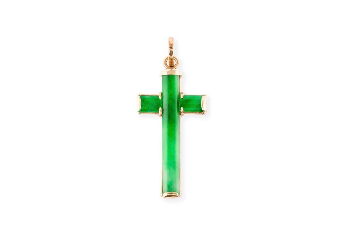 JADE KREUZ ANHAENGER: JADE KREUZ ANHAENGER GG 750. Masse: ca. 47,1 x 19,2 mm. Ges.-Gew.: ca. 2,5 g.