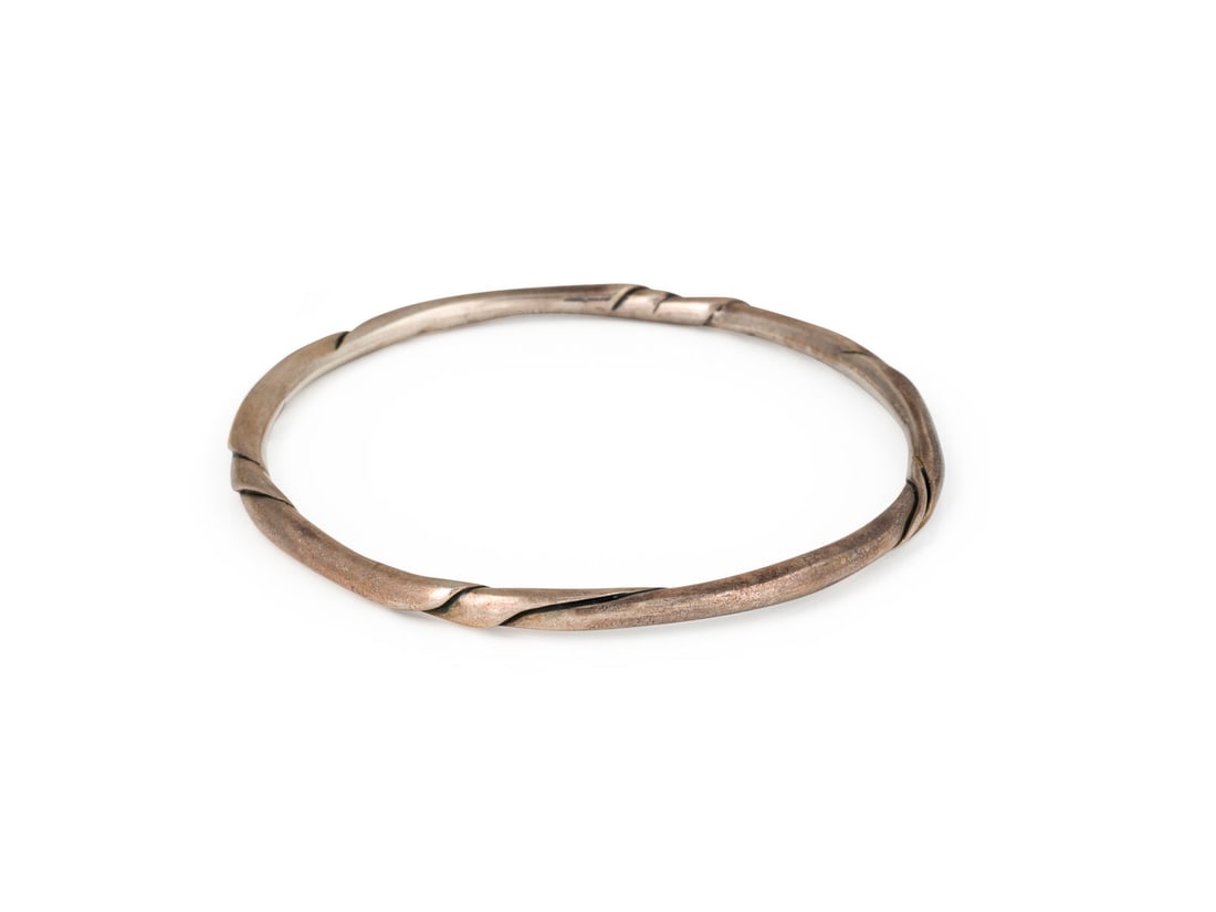 'GEORG JENSEN' ARMREIF: GEORG JENSEN' ARMREIF AG 925. Masse: D.(Innen): ca. 65,0 mm, Staerke: ca. 4,0 mm. Ges.-Gew.: ca. 23,6 g. Armreif von Georg Jensen aus der Ole Kortzau Kollektion. Nr. 333.