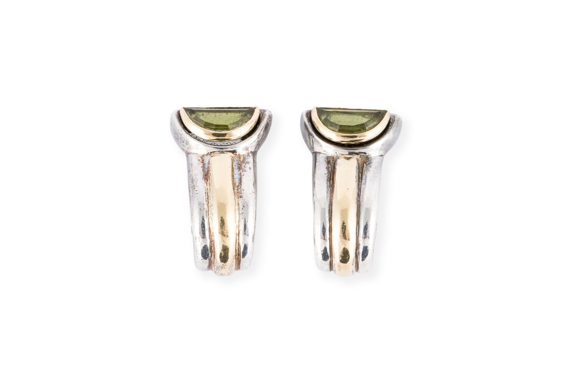 'CHRISTOFLE' OHRCLIPS: CHRISTOFLE' OHRCLIPS AG 925. Masse: ca. 20,7 x 12,7 mm. Ges.-Gew.: ca. 9,2 g. Design Ohrclips, besetzt mit einem gruenen Farbstein in Fantasieschliff.