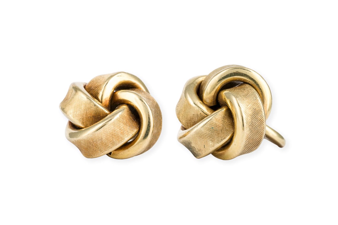 KNOTEN MANSCHETTEN KNOEPFE: KNOTEN MANSCHETTEN KNOEPFE GG 585. Ges.-Gew.: ca. 7,2 g. Manschettenknoepfe in Knotenform. Teilweise ziseliert.