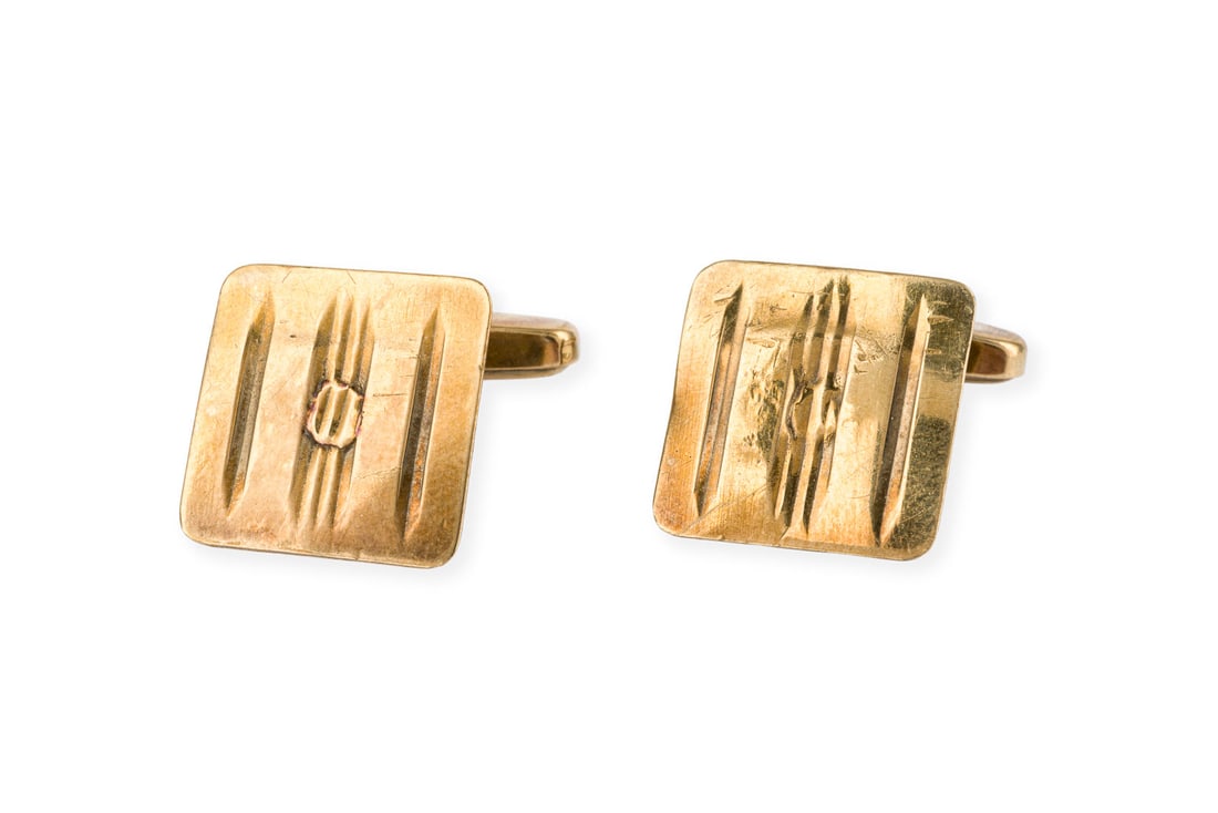 QUADRATISCHE MANSCHETTEN KNOEPFE: QUADRATISCHE MANSCHETTEN KNOEPFE GG 333. Masse: ca. 16,2 x 16,2 mm. Ges.-Gew.: ca. 7,4 g. Quadratische Manschettenknoepfe. Min. best.