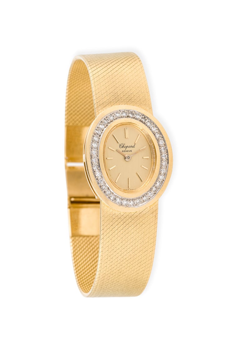 'CHOPARD' DAMENUHR: CHOPARD' DAMENUHR Handaufzug (Nicht auf Funktion geprueft). GG 750. L.: ca. 18,5 cm. Ges.-Gew.: ca. 53,3 g. Chopard Damenuhr mit Diamantluenette zus. ca. 0.37 ct. Verstellbare Schliesse. Min verbogen.