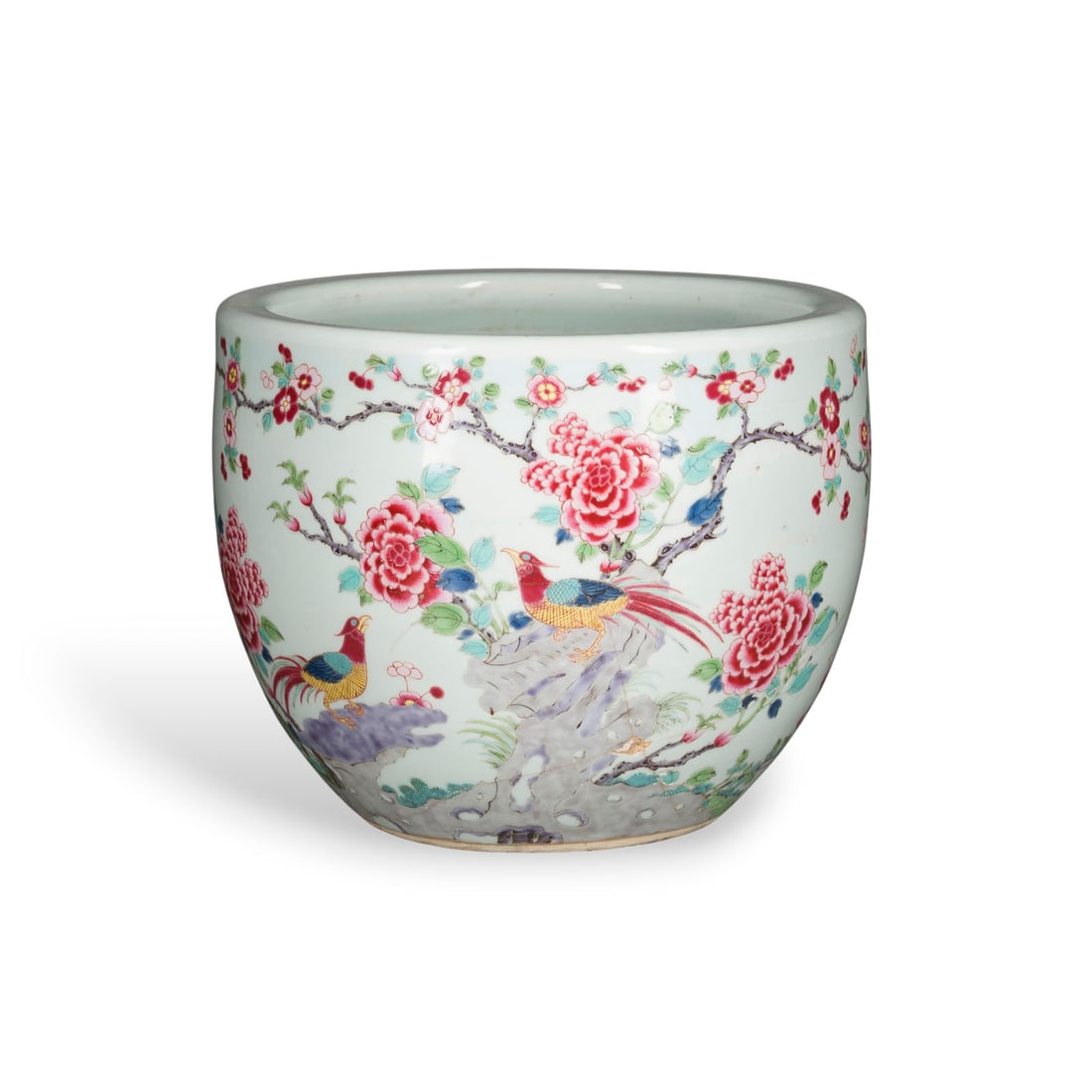 EIN FAMILLE-ROSE-BLUMENTOPF MIT DOPPELPHASANENDEKOR: A FAMILLE ROSE 'TWIN PHEASANT' JARDINI?RE China, Qing dynasty Porcelain. H. 25 cm. The jardiniere is decorated with two pheasants perched among rocks, peonies and other flowers. With traces of age and