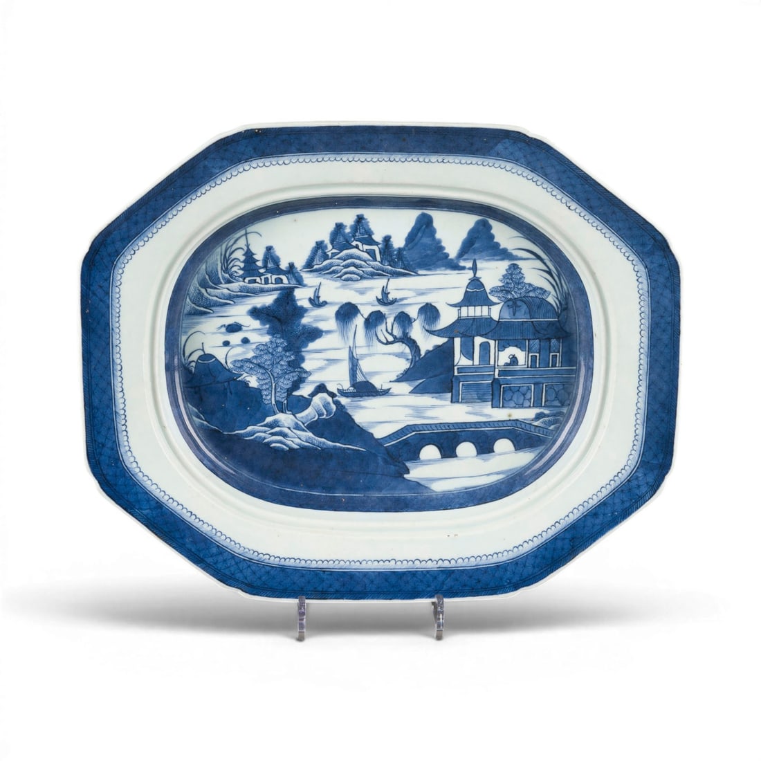 EIN CHINESISCHER EXPORT-BLAU-WEISSER ACHTECKIGER TELLER (1 of 1)