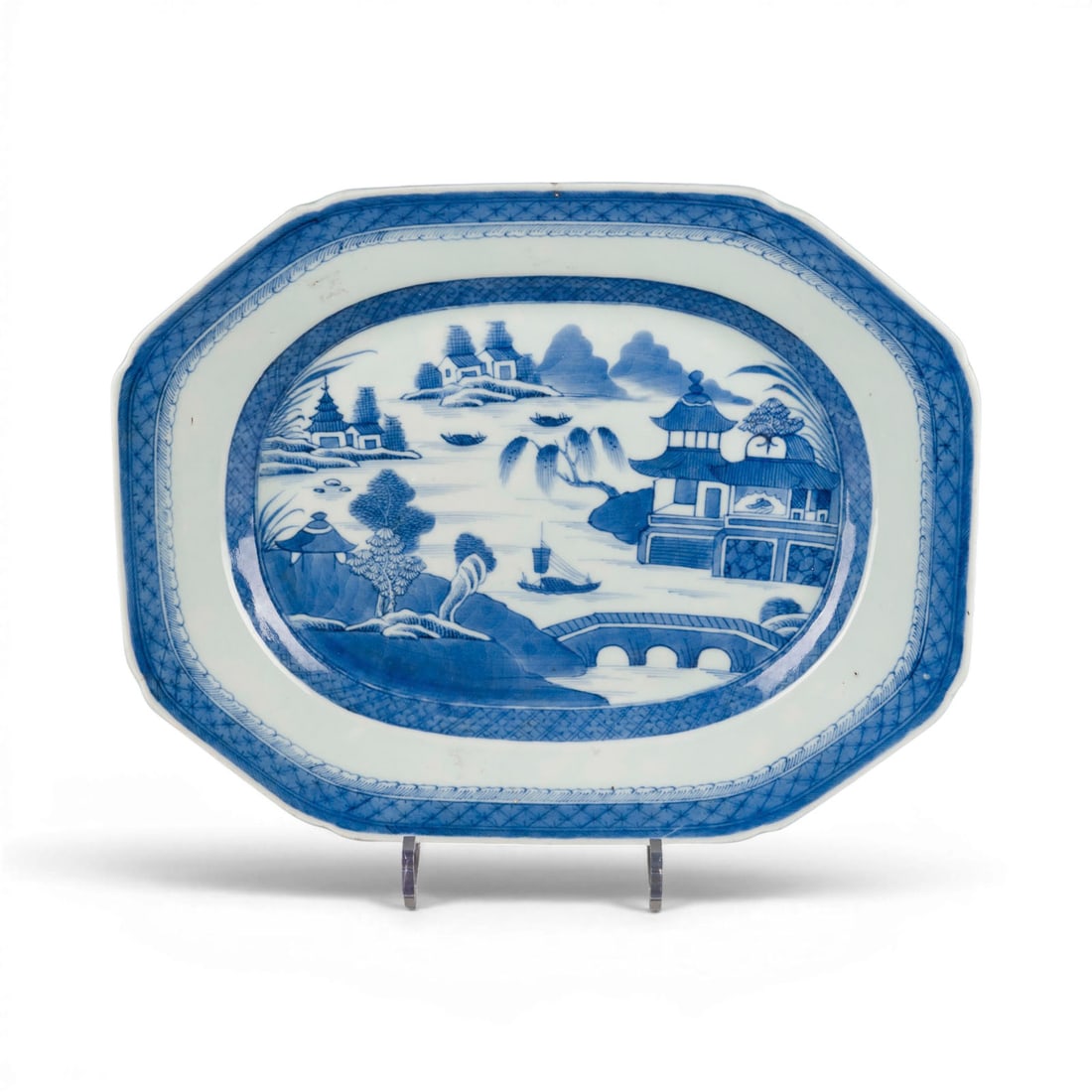 EIN CHINESISCHER EXPORT-BLAU-WEISSER ACHTECKIGER TELLER (1 of 1)
