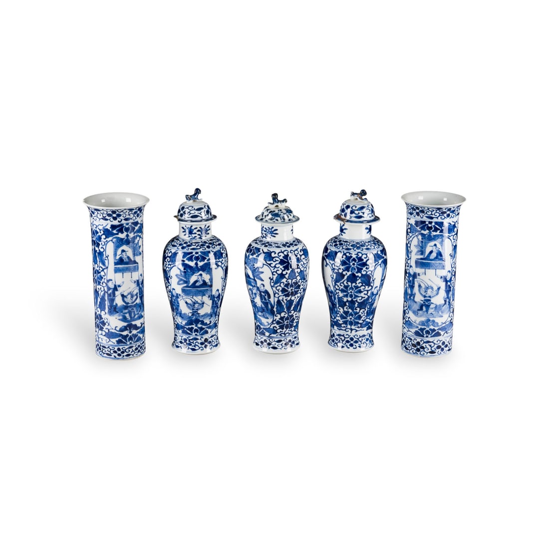 FUENF BLAU-WEISSE VASEN MIT FIGURALEN DARSTELLUNGEN (1 of 1)