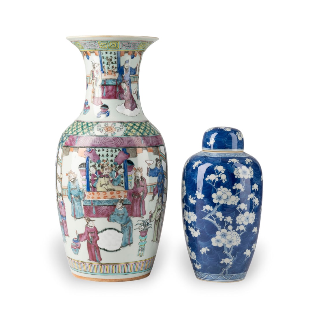 EINE FAMILLE-ROSE-VASE UND EIN BLAU-WEISSES DECKELGEFAESS (1 of 1)