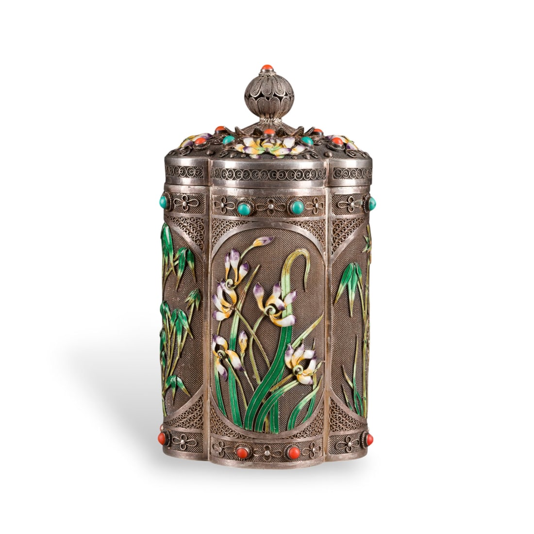 EINE FILIGRAN EMAILLIERTE DECKELDOSE AUS SILBER: A SILVER FILIGREE AND ENAMEL LIDDED BOX China, 20th century Silver/coral/turquoise. H. 16.3 cm, weight 452 g. With a silver mark on the base. With traces of age and use.EINE FILIGRAN EMAILLIERTE DECKE