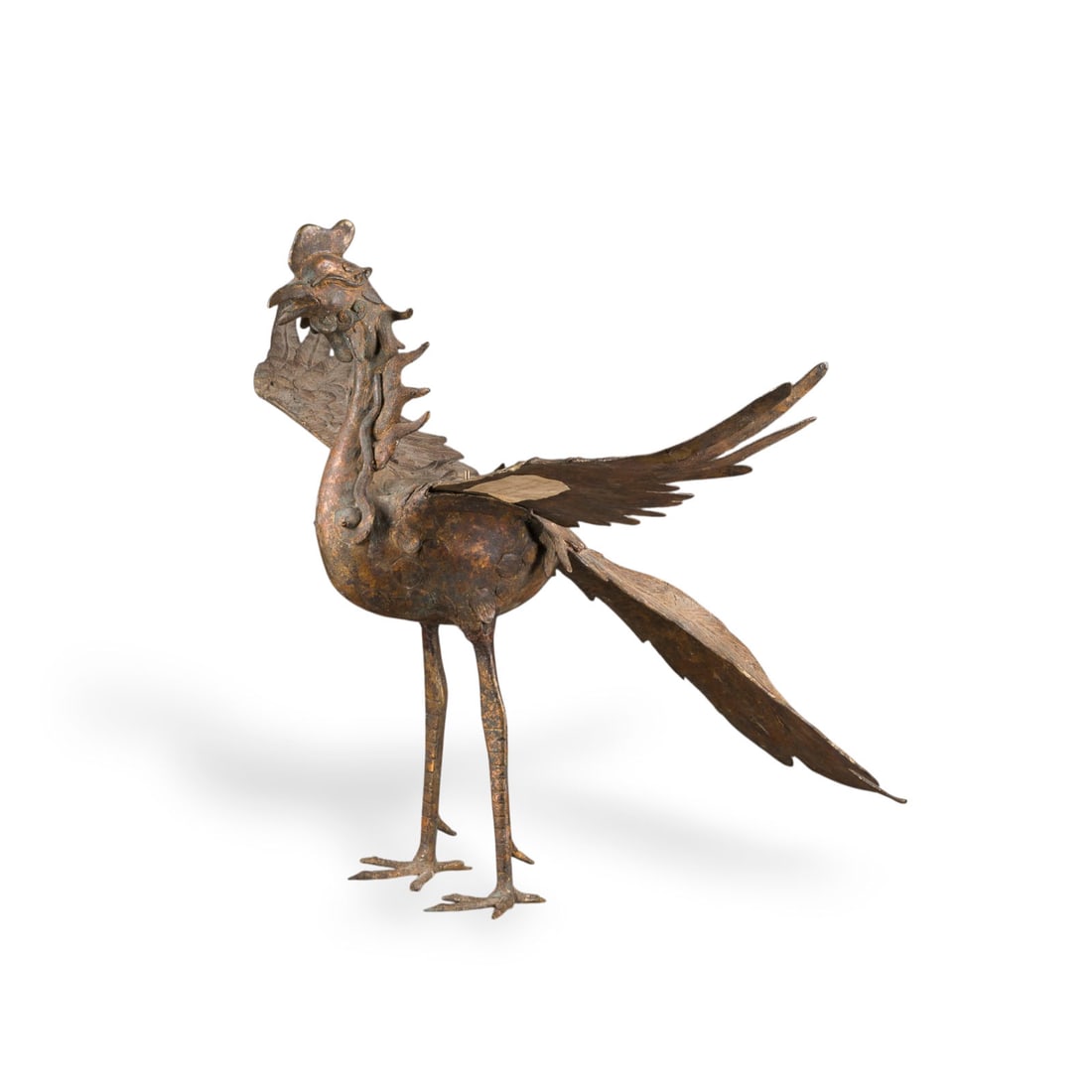 EINE FEINE VERGOLDETE SKULPTUR EINES PHOENIX AUS BRONZE: A FINE GILT BRONZE SCULPTURE OF PHOENIX China, probably Ming Dynasty Bronze. H. ca. 45.5 cm. The sculpture is finely cast as a standing phoenix with its mouth open, wings spread as if about to take fl
