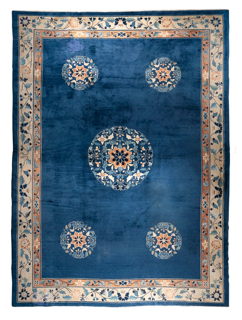 EIN GROSSER CHINESISCHER TEPPICH: A LARGE CHINESE CARPET China, around 1900 Wool. 441 ? 331 cm. With traces of age and use, with areas of restoration.EIN GROSSER CHINESISCHER TEPPICH China, um 1900 Wolle. 441 ? 331 cm. Mit Alters- und