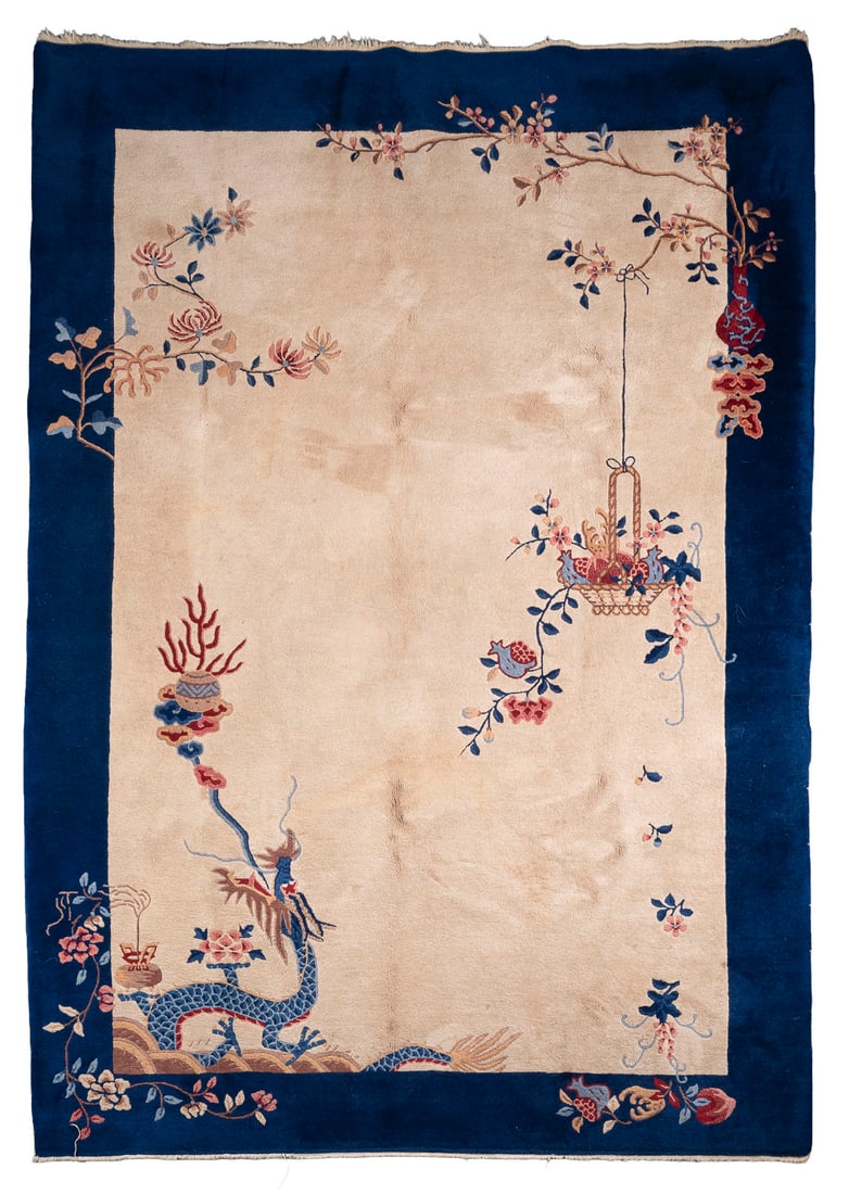 EIN GROSSER CHINESISCHER TEPPICH (1 of 1)