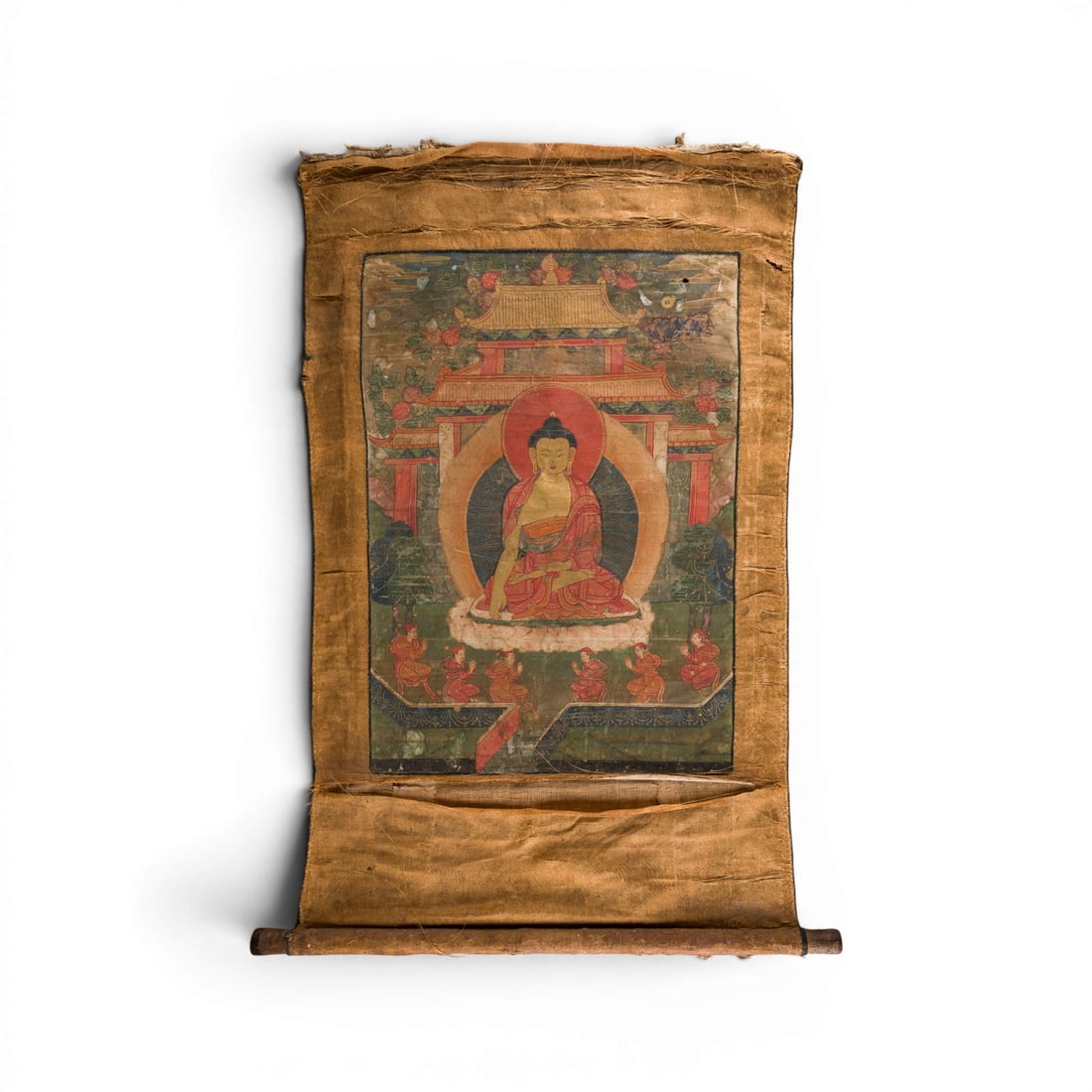 EINE THANGKA MIT DER DARSTELLUNG VON SHAKYAMUNI: A THANGKA DEPICTING SHAKYAMUNI China (Tibet), 19th century Distemper on cloth, mounted. 39x27.5 cm (60x36 cm with mounting). With traces of age, partially damaged, stained and restored.EINE THANGKA