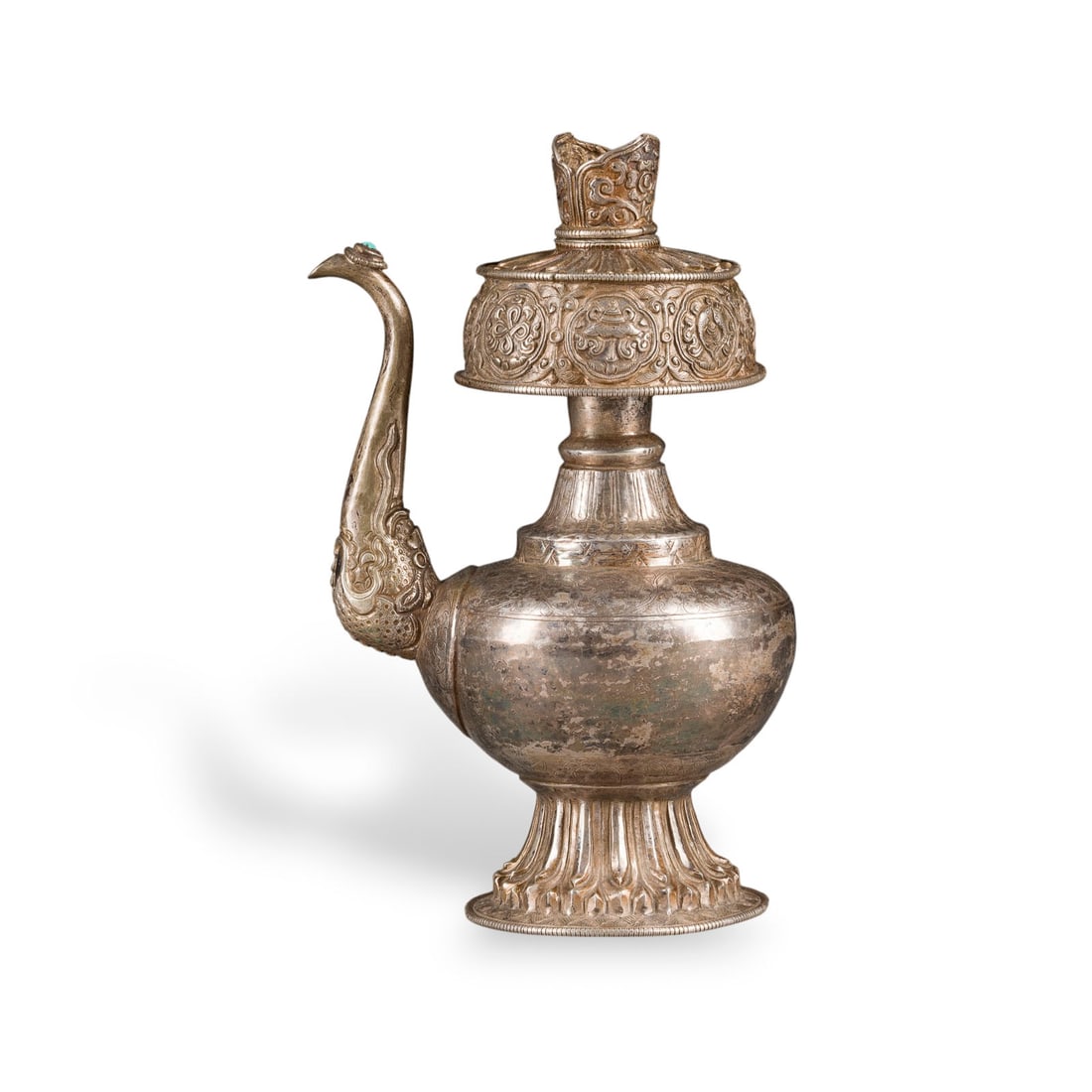 EINE BUMPA AUS SILBER MIT DEKOR VON BUDDHISTISCHEN EMBLEMEN (1 of 1)