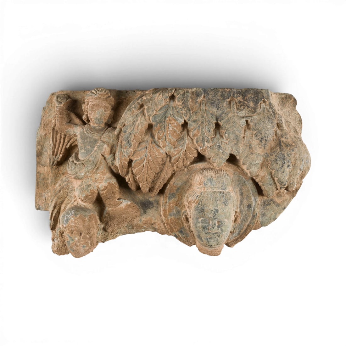 EIN RELIEFFRAGMENT DES BUDDHA AUS GRAUSCHIEFER (1 of 1)