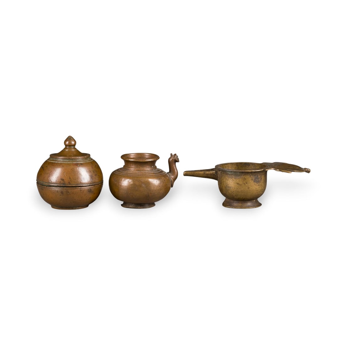 DREI WASSERGEFAESSE: THREE WATER VESSELS India Bronze/brass. H. 3.5-6.5 cm. With traces of use and age, partially abraded.DREI WASSERGEFAESSE Indien Bronze/Messing. H. 3,5-6,5 cm. Part. ber., mit Alters- und Gebrauchsspur
