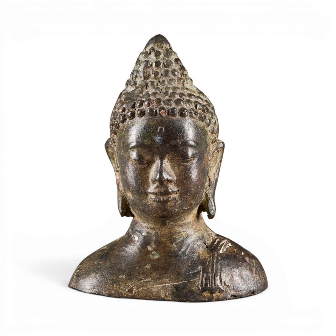 EINE BUESTE DES BUDDHA AUS BRONZE: A BRONZE BUST OF BUDDHA Thailand Bronze. H. 11.2 cm. With traces of age, partially damaged.EINE BUESTE DES BUDDHA AUS BRONZE Thailand Bronze. H. 11,2 cm. Part. besch., mit Altersspuren.