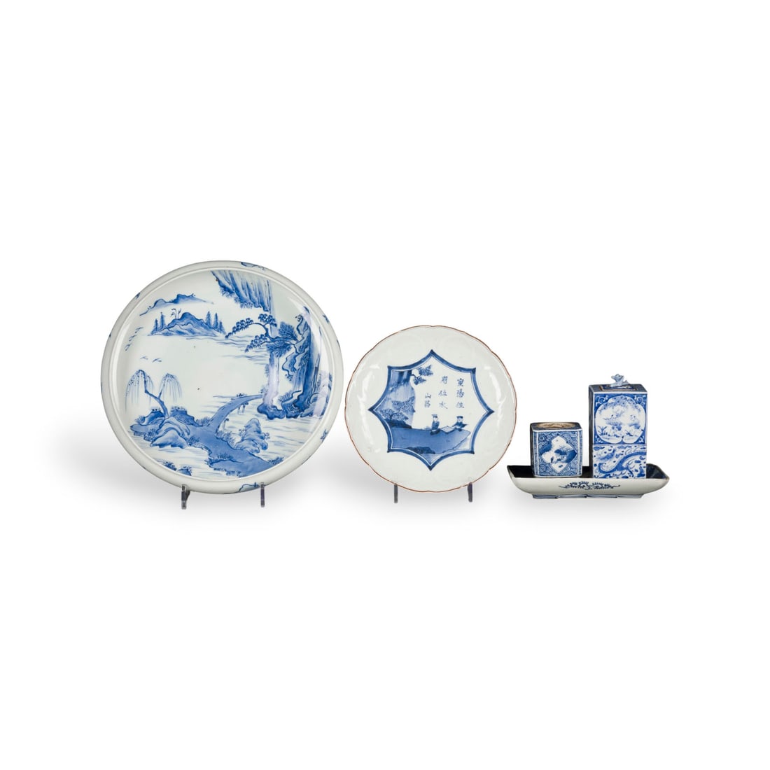 FUENF JAPANISCHE BLAU-WEISSE PORZELLANOBJEKTE (1 of 1)