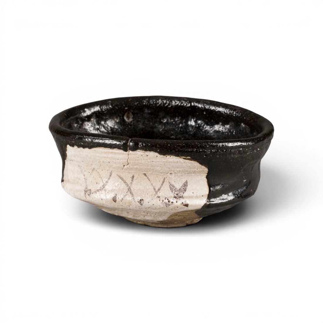 EINE GROSSE KURO-ORIBE-TEESCHALE (CHAWAN) (1 of 3)