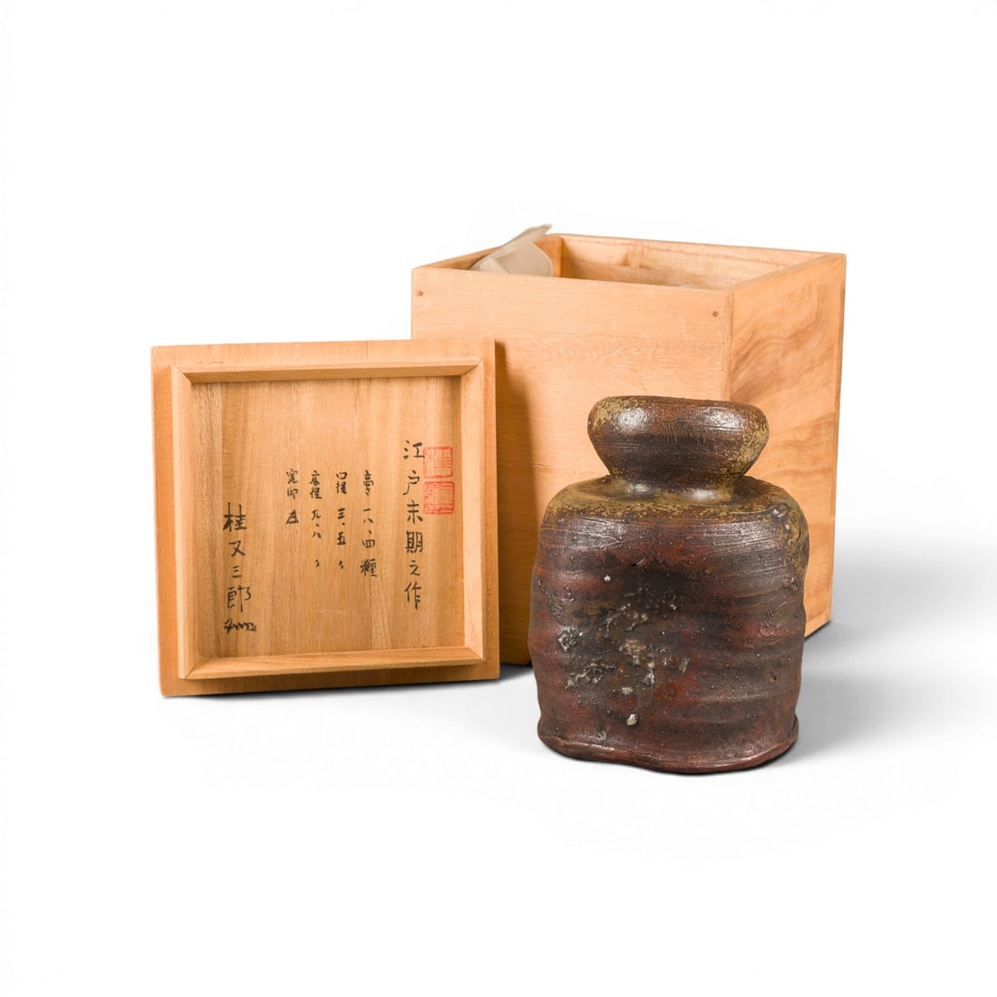 EINE KO-BIZEN VASE: A KO-BIZEN VASE Japan, late 18th/early 19th century Stoneware. H. 15.3 cm. The vase is of near-cylindrical form, slightly compressed, with a globular, obliquely flattened neck; the body is decorated