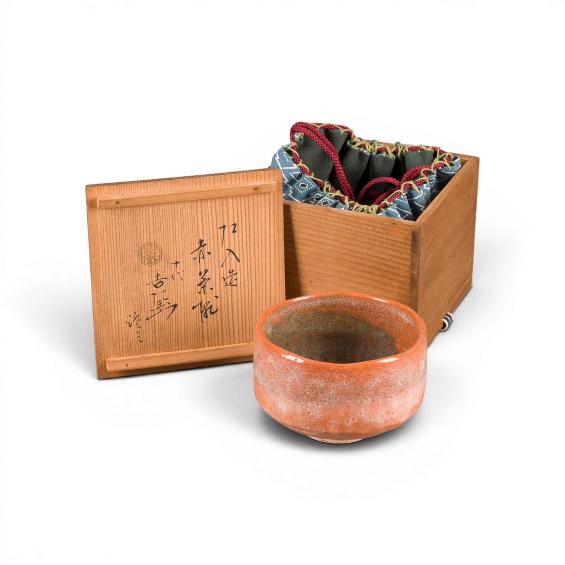 EIN AKA-RAKU CHAWAN (TEESCHALE): AN AKA-RAKU CHAWAN (TEA BOWL) Japan, Edo period Stoneware. H. 8 cm, D. 12 cm. The chawan is of tall, cylindrical form (han-tsutsugata) with vertical walls, set on a broad, rounded ring foot, the