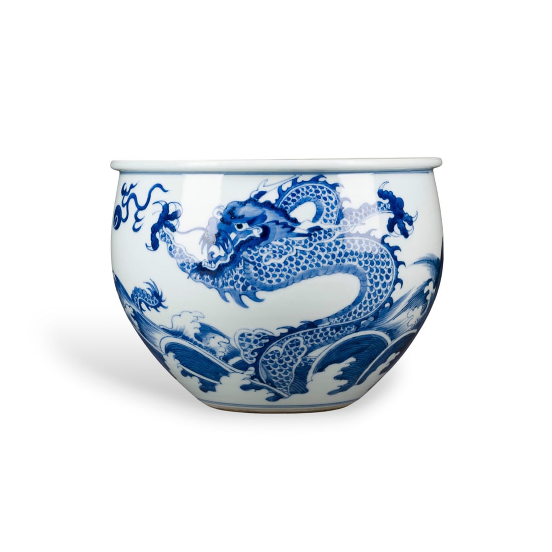 EIN BLAU-WEISSER JARDINIERE MIT DRACHENDARSTELLUNG (1 of 1)