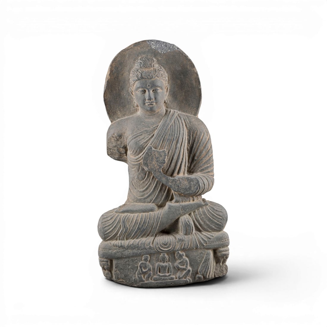 EINE SCHIEFERFIGUR DES SHAKYAMUNI-BUDDHA (1 of 1)