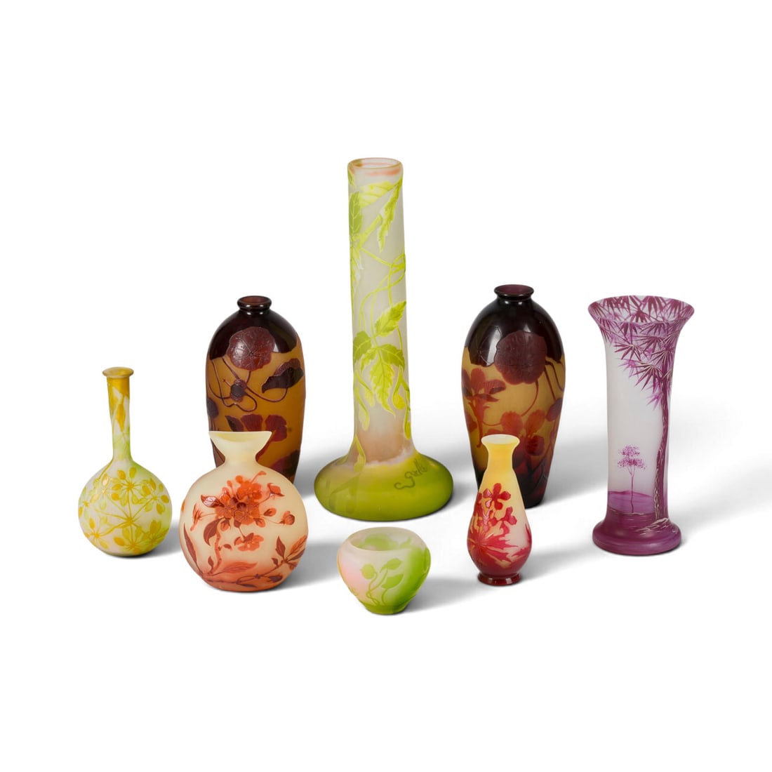 | SAMMLUNG VON ACHT JUGENDSTILVASEN: SAMMLUNG VON ACHT JUGENDSTILVASEN Frankreich, u.a-Galle, D'Argental, um 1900 Farbloses Glas,Aetzdekor. H. 6,5-32 cm. Fuenf Vasen auf der Wandung bez 'Galle' einmal mit Stern, eine Vase bez. 'D'Argenta