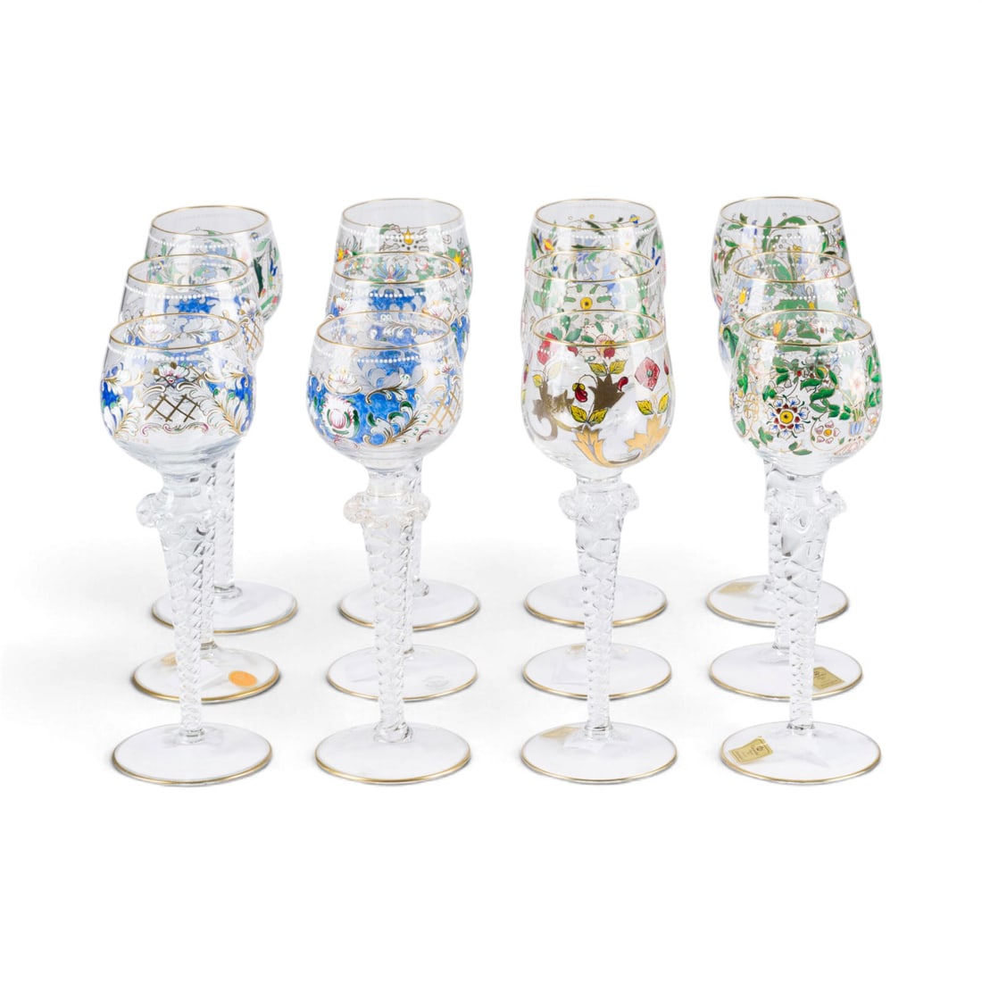 | ZWOeLF JUGENDSTIL-WEINGLAeSER 'PALAIS': ZWOeLF JUGENDSTIL-WEINGLAeSER 'PALAIS' Deutsch, Theresienthal, 20. Jh. Farbloses Glas, kugelige Kuppa mit Emailbemalung, Goldrand. H. 20,5 cm. Sieben originale Klebeetiketten, teilw. mit geaetzter