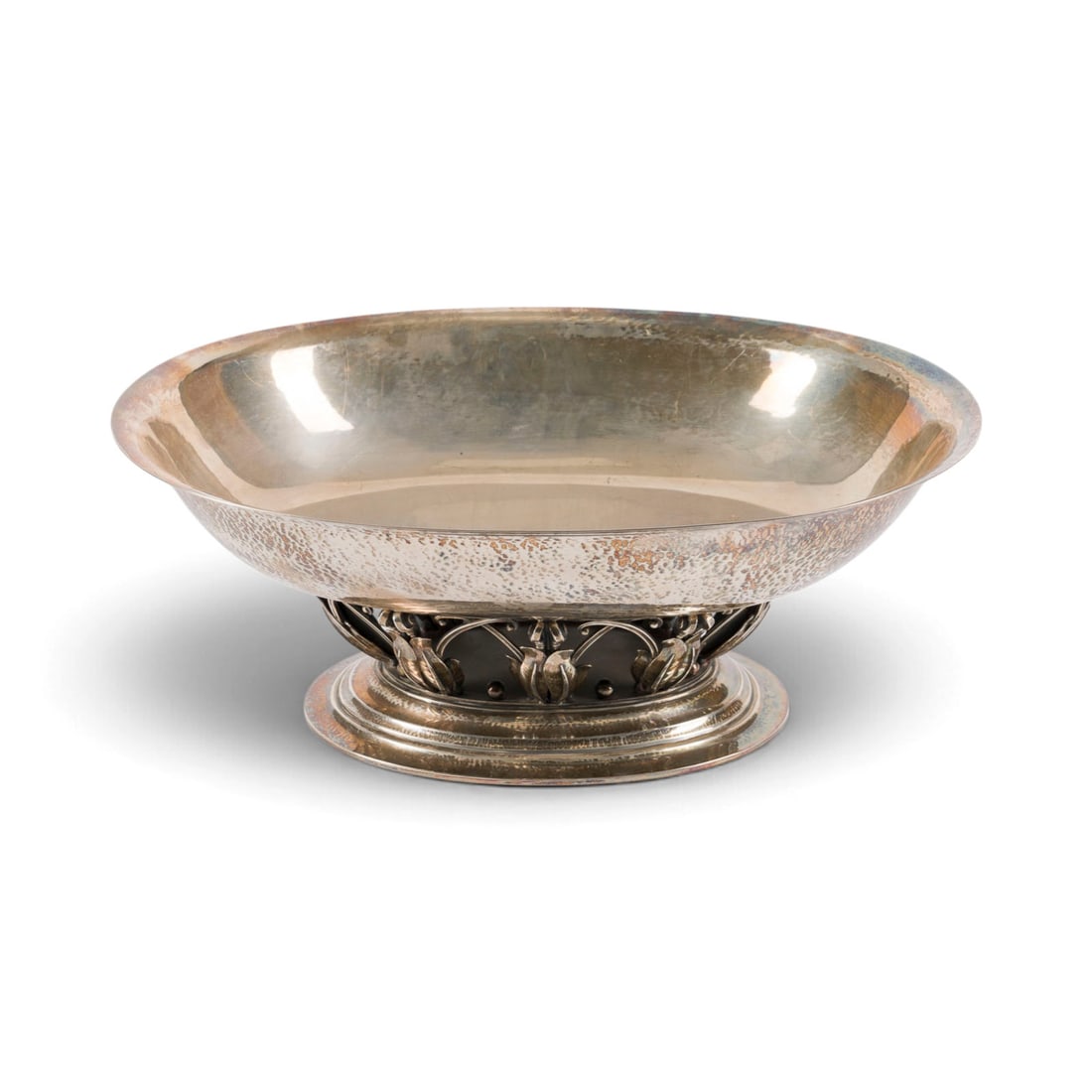| OBSTSCHALE: OBSTSCHALE Daenemark, Georg Jensen, 1933-1944 925er Silber. Gew. 1900 g, H. 14 cm, L. 37,5 cm. Punziert mit Herstellermarke, 'Denmark', Feingehalt 'Sterling' und '925S' sowie Modellnr.