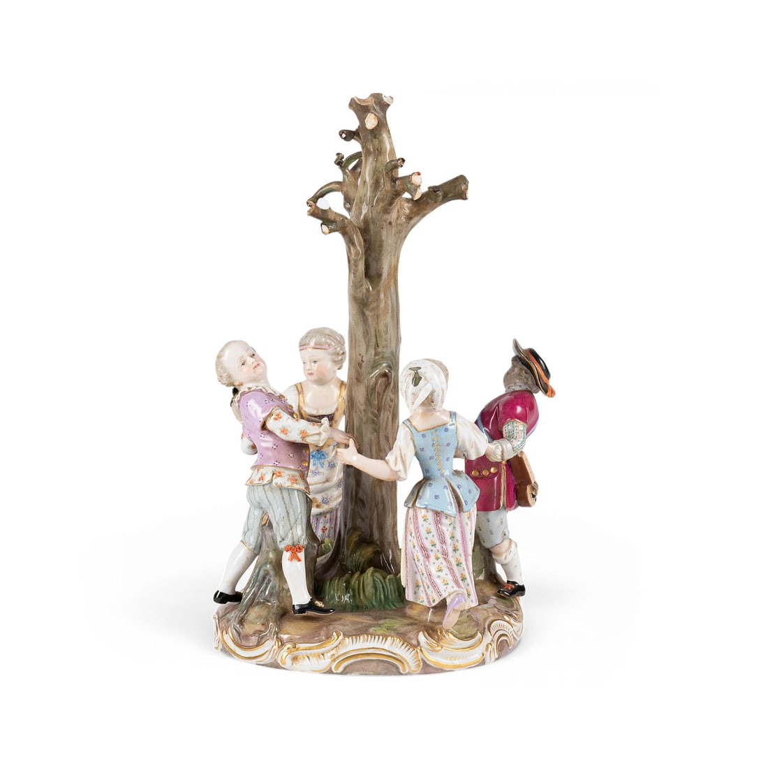 JOHANN JOACHIM KAENDLER | VIER GAeRTNERKINDER, TANZEND: JOHANN JOACHIM KAENDLER 1706 Fischbach/Arnsdorf - 1775 Meissen VIER GAeRTNERKINDER, TANZEND Deutsch, Meissen, 1850-1924 (Entwurf 1760) Porzellan, polychrome Malerei, Goldstaffage. H. 29 cm.