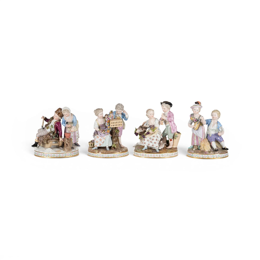JOHANN CARL SCHOeNHEIT | VIER JAHRESZEITEN: JOHANN CARL SCHOeNHEIT 1730 Meissen - 1805 ebd. VIER JAHRESZEITEN Deutsch, Meissen, 1850-1924 (Entwurf 1782) Porzellan, polychrome Malerei, Goldstaffage. H. 14,2-15,5 cm. Unterglasurblaue Knaufschwert