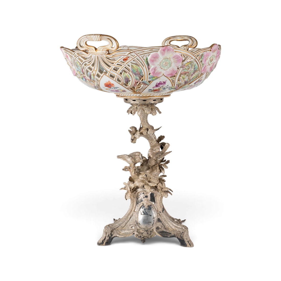 | FUSSSCHALE: FUSSSCHALE Wohl Deutsch, KPM Berlin, 19. Jh. Porzellan, Silber. H. 39 cm, D. 32 cm. Bez. 'Nahbath'. Teilw. min. rest.FUSSSCHALE Wohl Deutsch, KPM Berlin, 19. Jh. Porzellan, Silber. H. 39 cm, D. 32 cm.