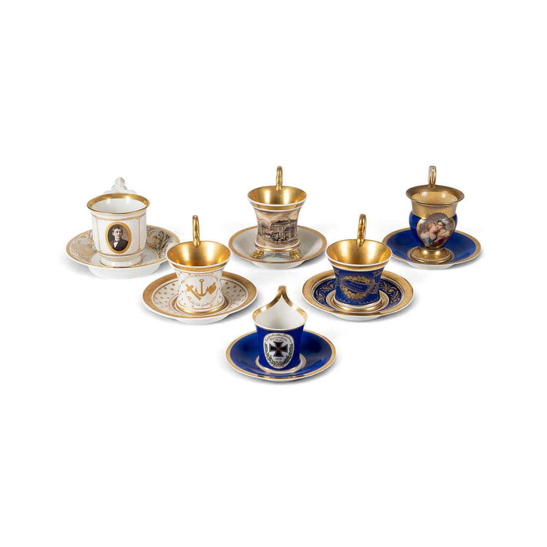 | SAMMLUNG VON SECHS SAMMELTASSEN UND UNTERTASSEN: SAMMLUNG VON SECHS SAMMELTASSEN UND UNTERTASSEN Deutsch, KPM Berlin, ab 19. Jh. Porzellan, Biskuitporzellan, polychrome Malerei, Goldstaffage, teilweise Kobaltblaufond. H. 8,5-12,5 cm (Tassen), D. 14-