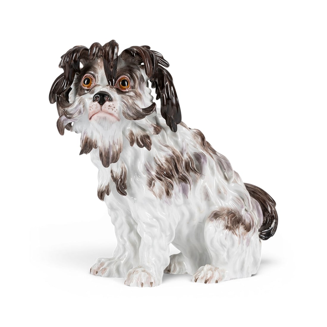 JOHANN JOACHIM KAENDLER | BOLOGNESER HUND: JOHANN JOACHIM KAENDLER 1706 Fischbach/Arnsdorf - 1775 Meissen BOLOGNESER HUND Deutsch, Meissen, 20. Jh. (Entwurf 1762) Porzellan, farbig staffiert. H. 22,5 cm. Blaue Schwertermarke (verblasst), Boden