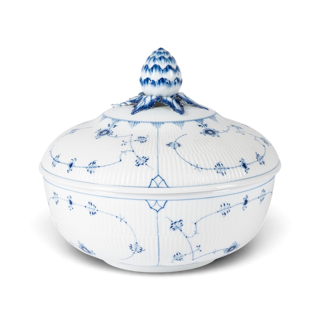 | GERIFFELTE GROSSE JUBILAeUMS-BOWLE: GERIFFELTE GROSSE JUBILAeUMS-BOWLE Daenemark, Royal Copenhagen, 1992-1999 Porzellan, Blaumalerei. D. 34 cm, H. 31 cm. Gruene Manufakturmarke, blaue Wellenmarke, Malerzeichen, Modellnr. '189'. Verso