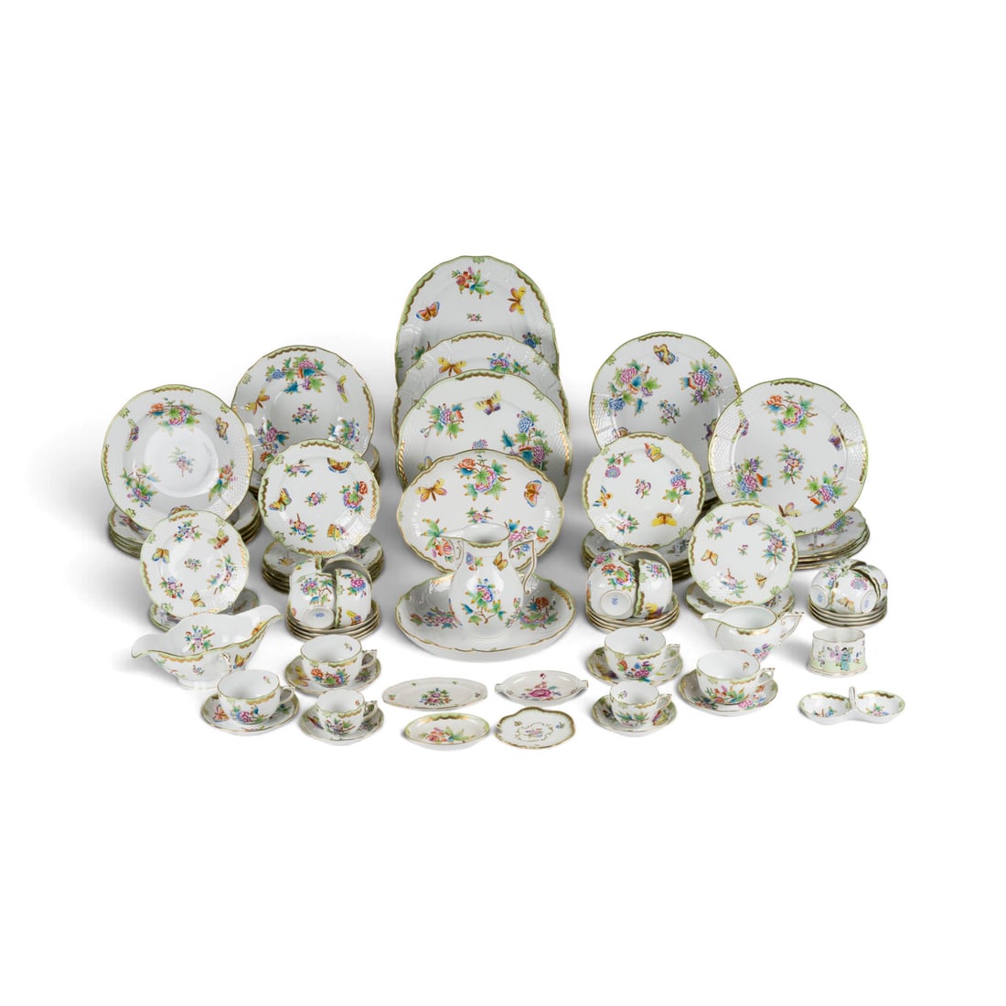 | 87-TEILIGES RESTSERVICE 'VICTORIA': 87-TEILIGES RESTSERVICE 'VICTORIA' Ungarn, Herend, 20. Jh. Porzellan, polychrome Malerei, Goldstaffage. D. 24,5 cm (Suppenteller), D. 26 cm (Speiseteller). Aufglasurblauer Manufakturstempel, part.