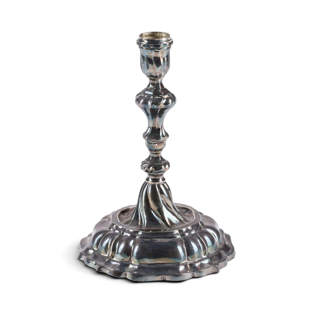 | KERZENHALTER: KERZENHALTER 18. Jh. Silber. Gew. 242 g, H. 20 cm. Punziert mit Kelch im Oval und Meistermarke 'IB'. Ohne Tuelle.KERZENHALTER 18. Jh. Silber. Gew. 242 g, H. 20 cm. Punziert mit Kelch im Oval und