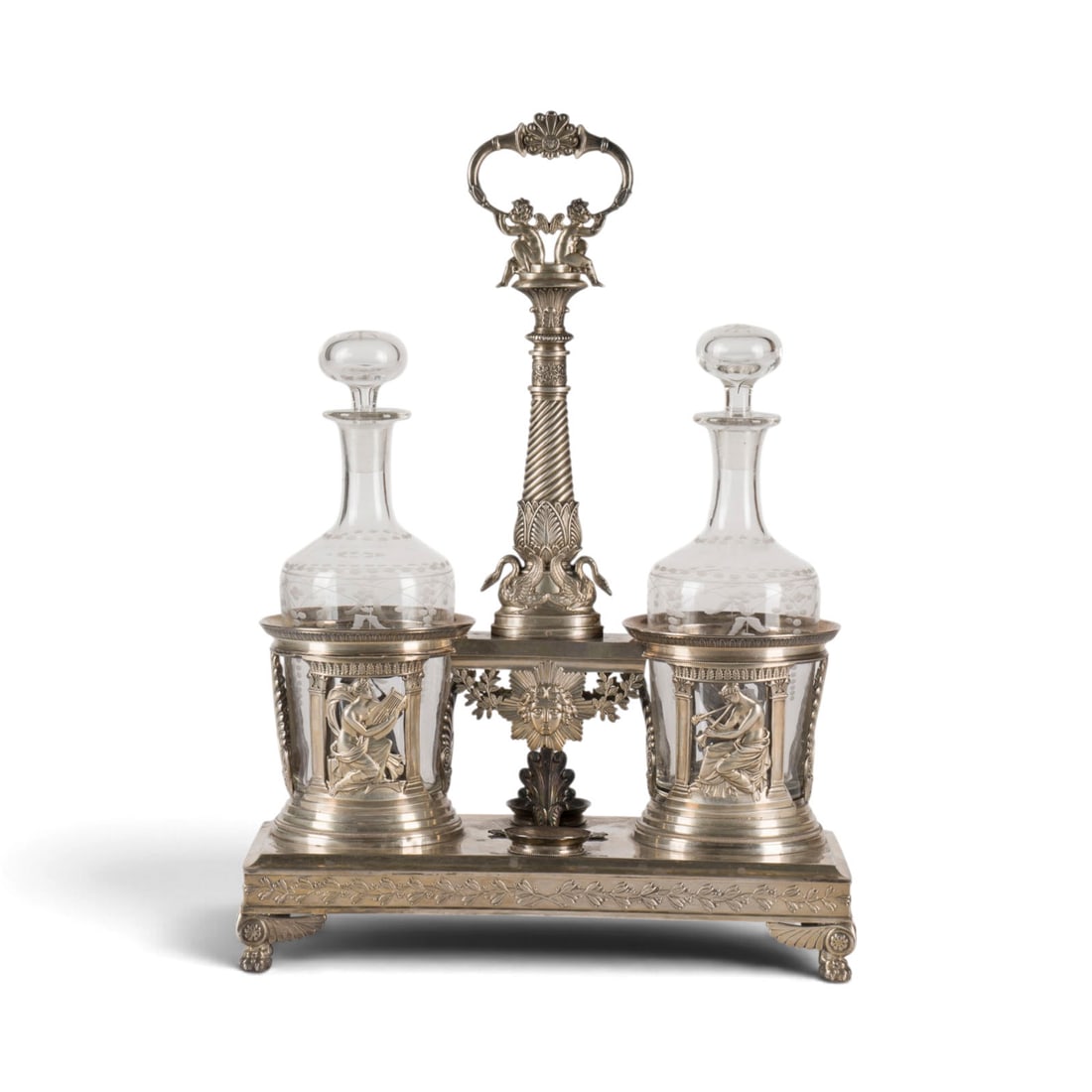 | EMPIRE-MENAGERE: EMPIRE-MENAGERE Frankreich, Paris, 1819-1838 Silber, Glas. Gew. 712 g, H. 33,5 cm. Punziert mit Garantiemarken. Gebrauchsspuren.EMPIRE-MENAGERE Frankreich, Paris, 1819-1838 Silber, Glas. Gew. 712 g,