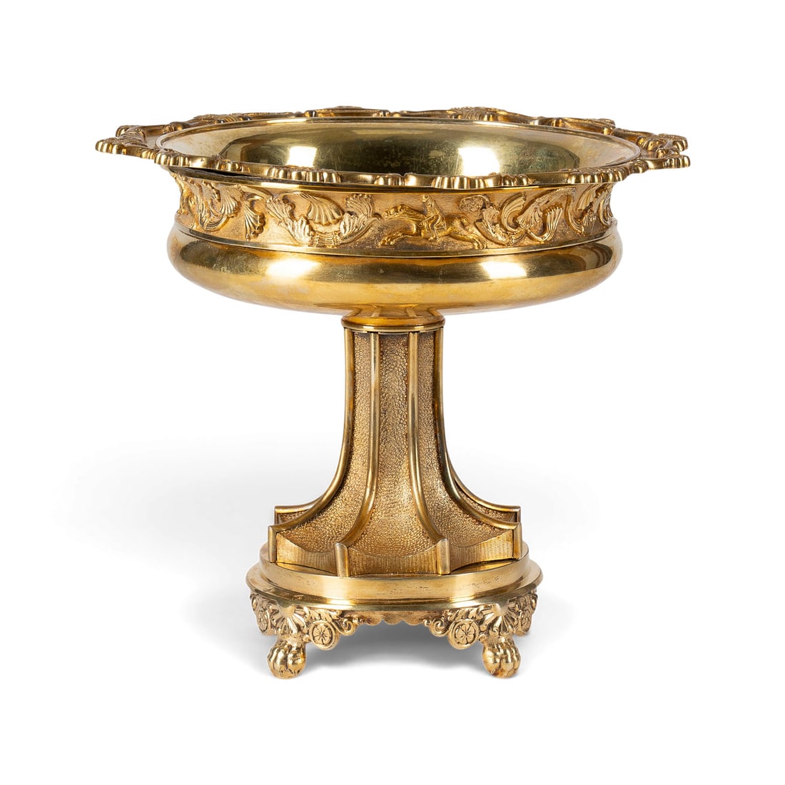 | VERMEIL-TAFELAUFSATZ: VERMEIL-TAFELAUFSATZ Deutsch, Duesseldorf, Caspar Ruetger Joseph Nahrath, um 1840 13 Lot Silber, vergoldet, gefuellt. Gew. 869 g, H. 17 cm, D. 19 cm. Punziert mit Feingehalt,